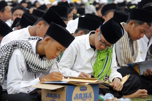 Pengajian bersama para santri dan kyai